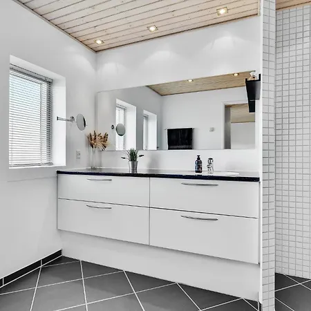 Awesome In Skarup Fyn With 4 Bedrooms 펜션 *