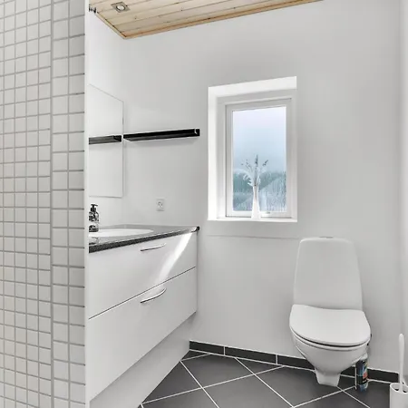 펜션 Awesome In Skarup Fyn With 4 Bedrooms *