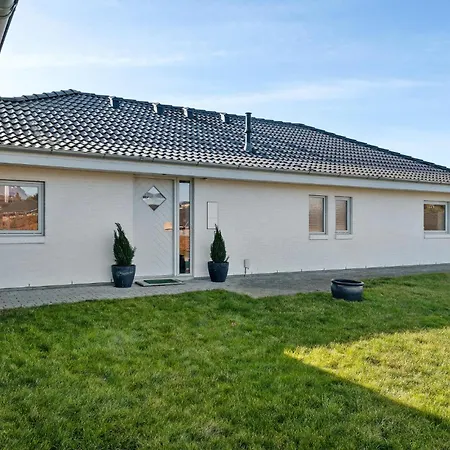펜션 Awesome In Skarup Fyn With 4 Bedrooms